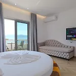 Juna Hotel 4*