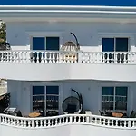 Juna Hotel