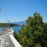 Juna Hotel