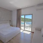 Juna Hotel