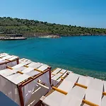 Juna Hotel