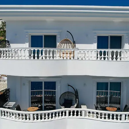 Juna Hotel