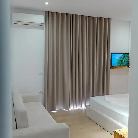 Juna Hotel 4*