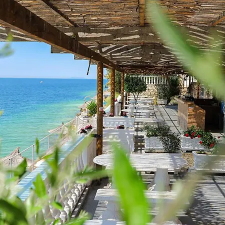 Otel Juna 4*