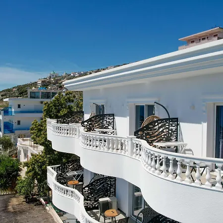 Juna Otel 4*