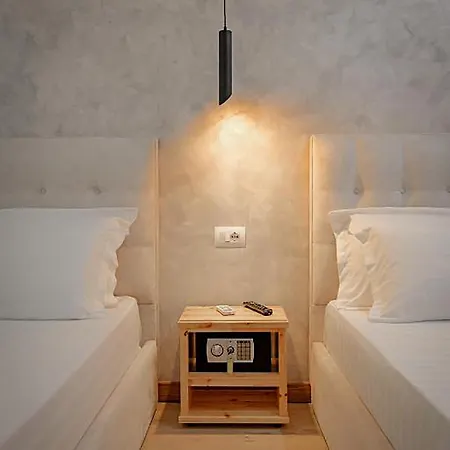 Juna Hotel 4*
