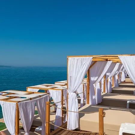 Juna Hotel Sarandë