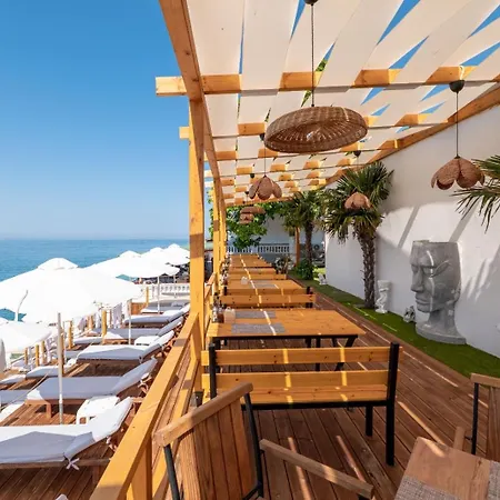 Juna Hotel