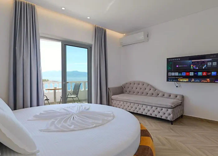 Juna Hotel 4*