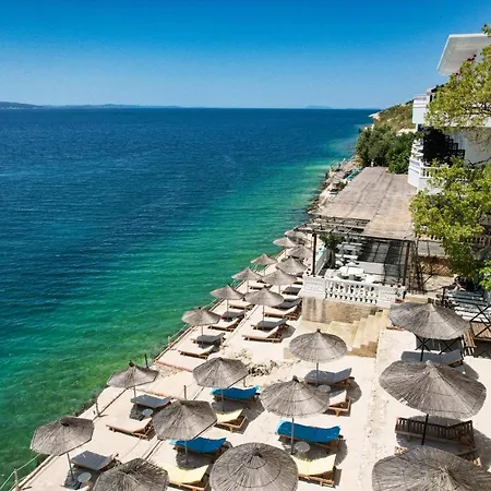 Juna - Private 4* Sarandë