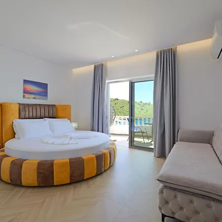Juna - Private Hotel