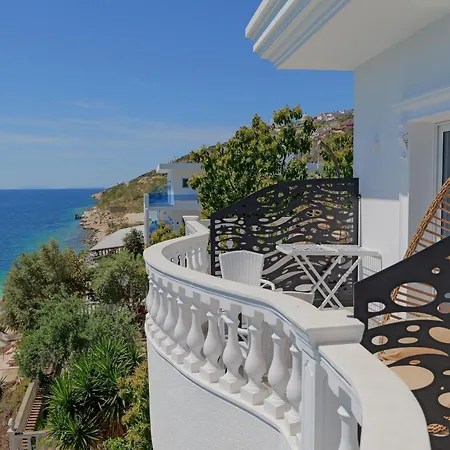Juna - Private Sarandë