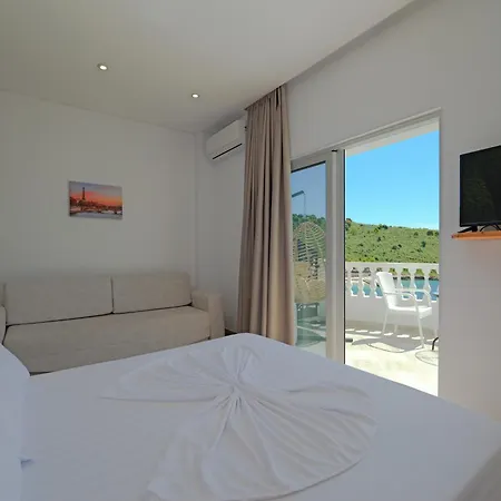 Hotel Juna - Private