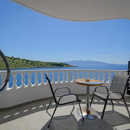 Juna - Private Sarandë