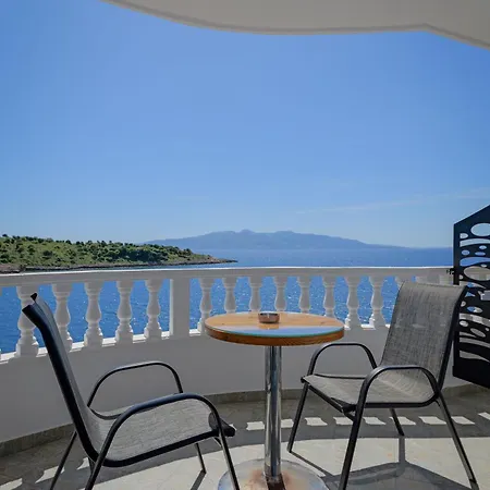 Juna - Private Sarandë