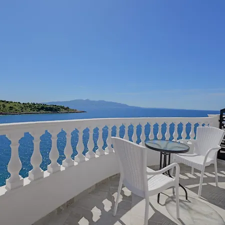Juna - Private Hotel