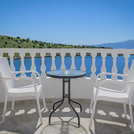 Juna - Private 4* Sarandë