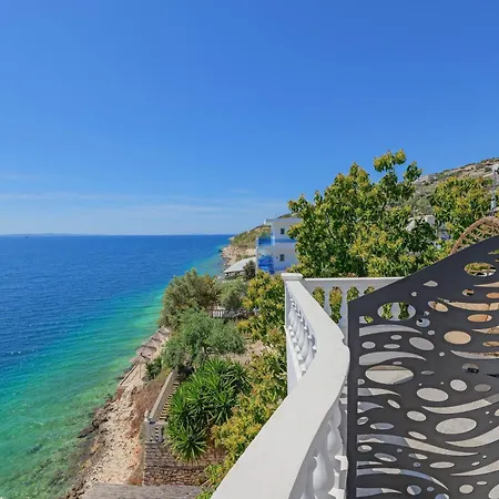 Juna - Private 4* Sarandë