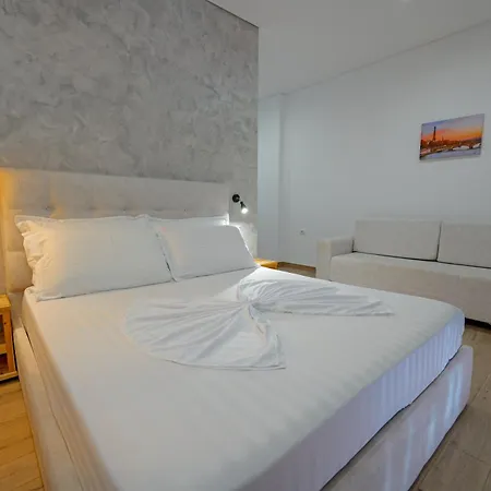 Juna ホテル Sarandë