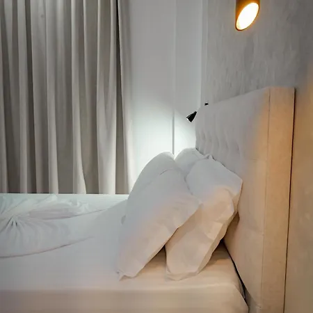 Juna - Private Hotel